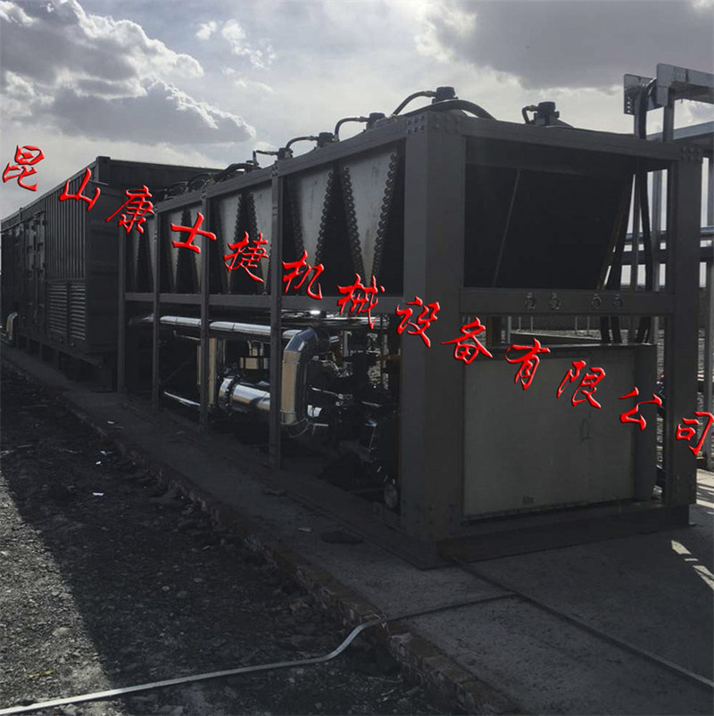 螺桿式風(fēng)冷冷水機(jī)組現(xiàn)場
